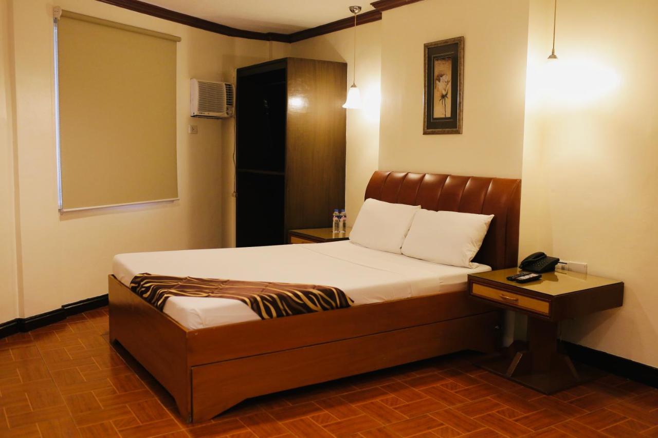 Amalfi718 Hotel Lipa City Екстер'єр фото