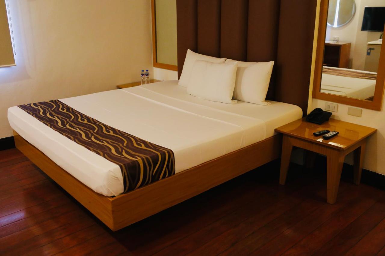 Amalfi718 Hotel Lipa City Екстер'єр фото