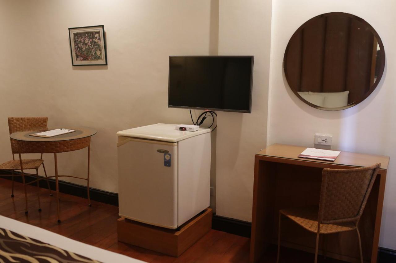 Amalfi718 Hotel Lipa City Екстер'єр фото