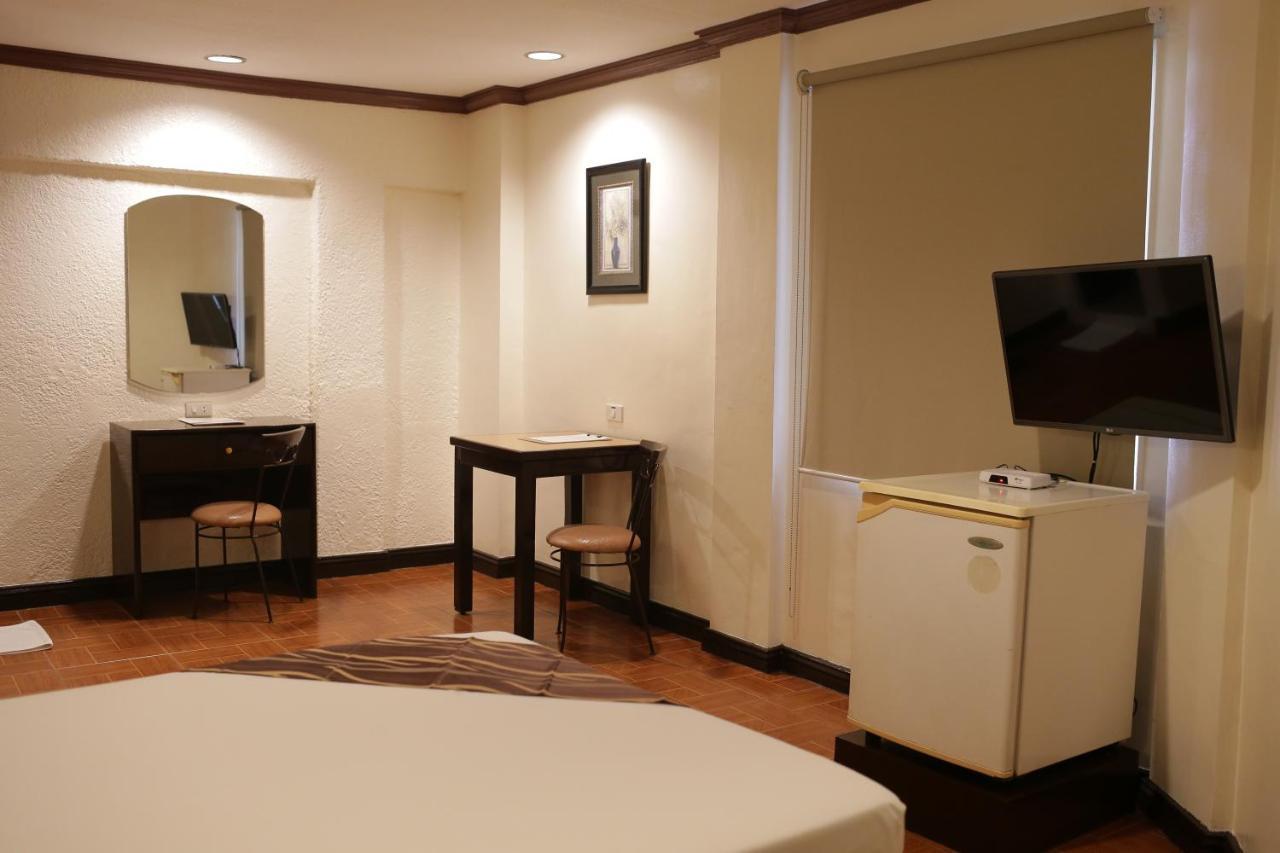 Amalfi718 Hotel Lipa City Екстер'єр фото