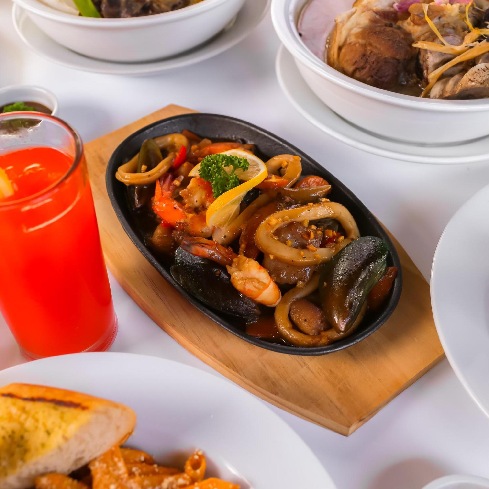 Amalfi718 Hotel Lipa City Екстер'єр фото