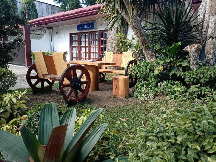 Amalfi718 Hotel Lipa City Екстер'єр фото